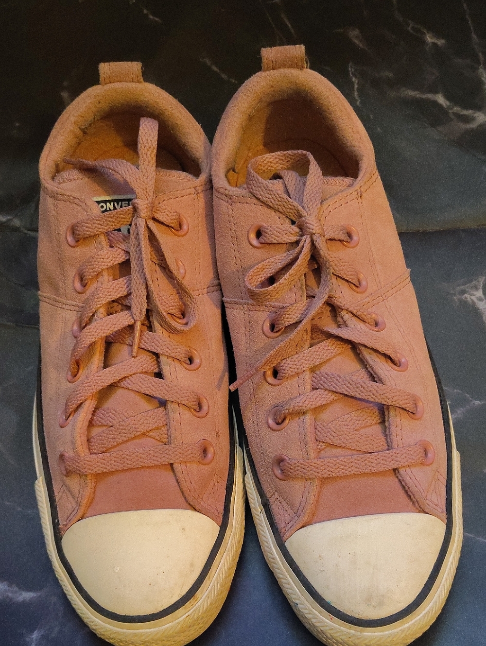 Converse Low Top Sneakers in Dusty Pink